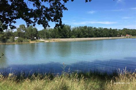 Découverte du Grand Étang de La Jemaye : Un Joyau de la Dordogne