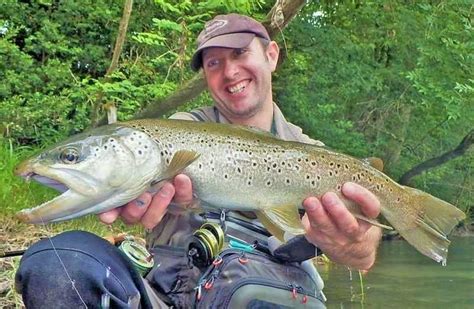 Techniques et Astuces pour la Pêche de la Grosse Truite en Étang